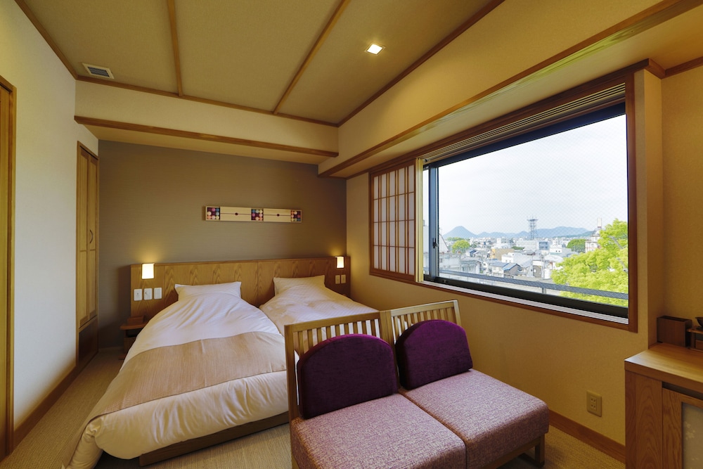 Main building, Deluxe Triple Room with Shower - Photo 1
