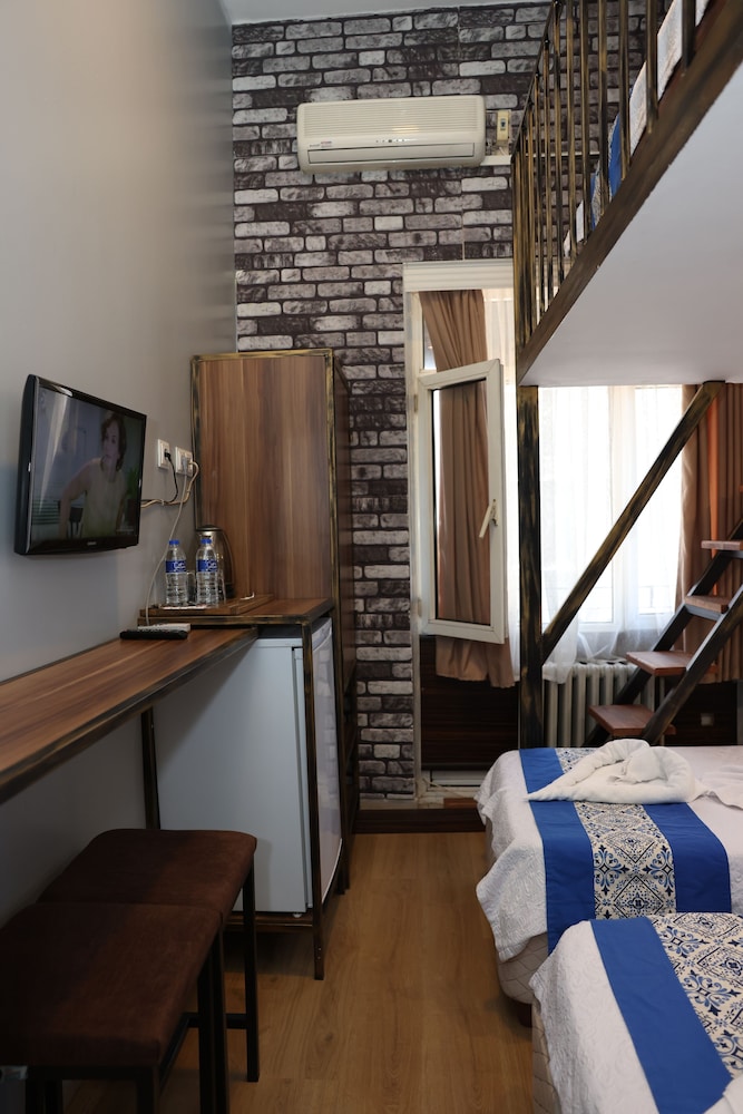 Deluxe Triple Room - Photo 9