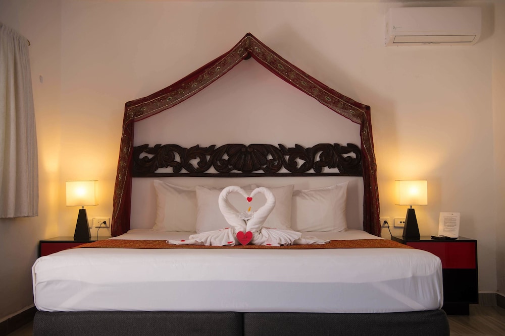 Honeymoon Suite, 1 King Bed with Sofa bed, Kitchenette, Courtyard View