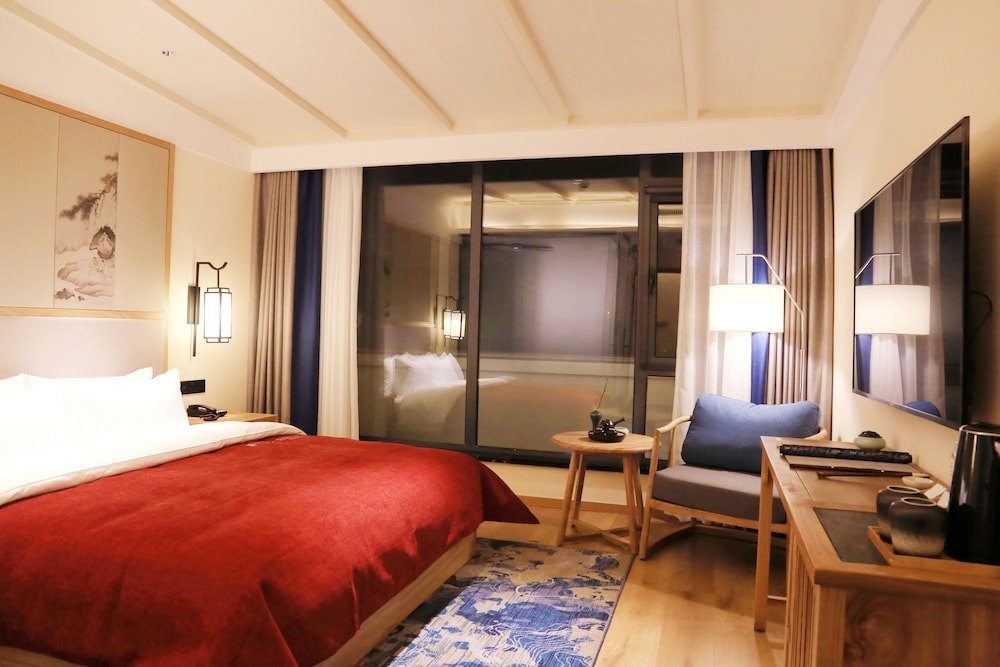 Business Suite (Mainland China Citizens Only) photo 1
