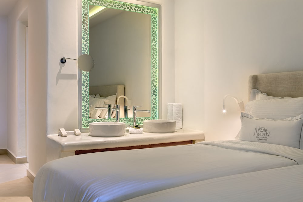 Executive Suite, Jetted Tub, Sea View with Private pool - Photo 5