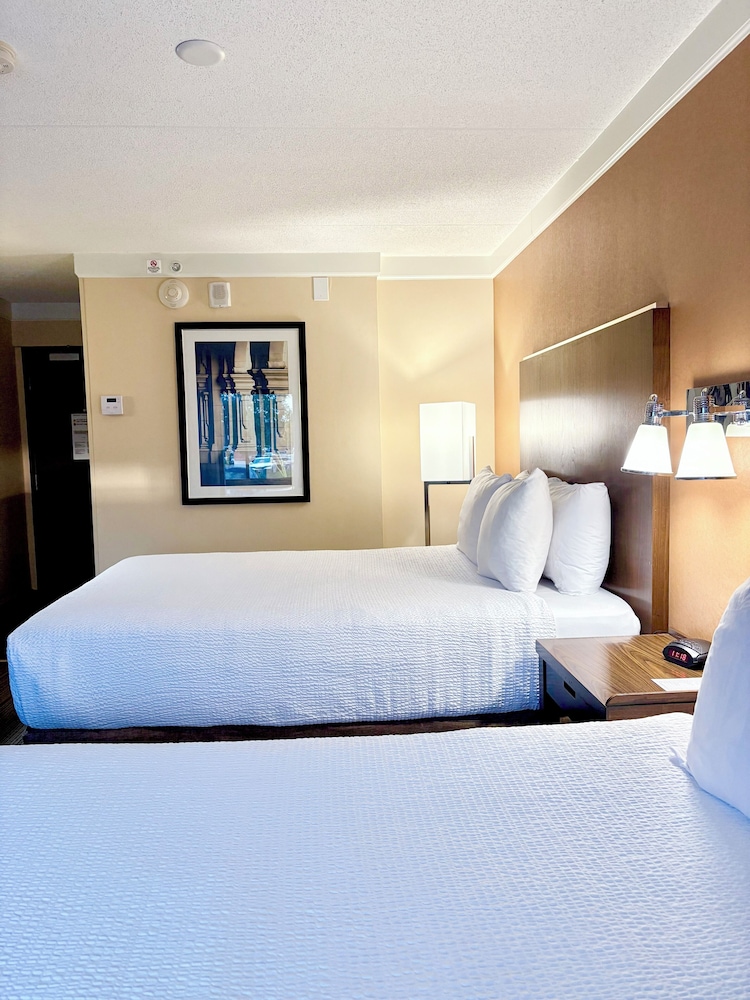 Room, 2 Queen Beds, Non Smoking - Photo 5