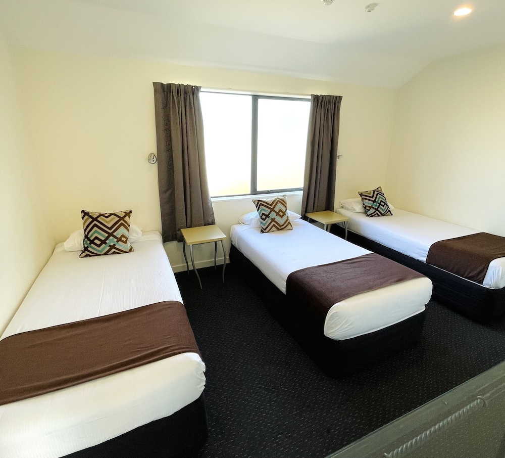 Apartment, 3 Bedrooms with Large Bath photo 2