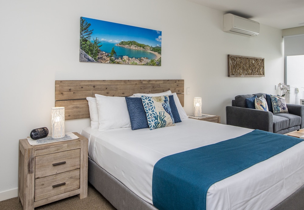 Double or Twin Room (Hotel Room - Unit 1312) photo 3