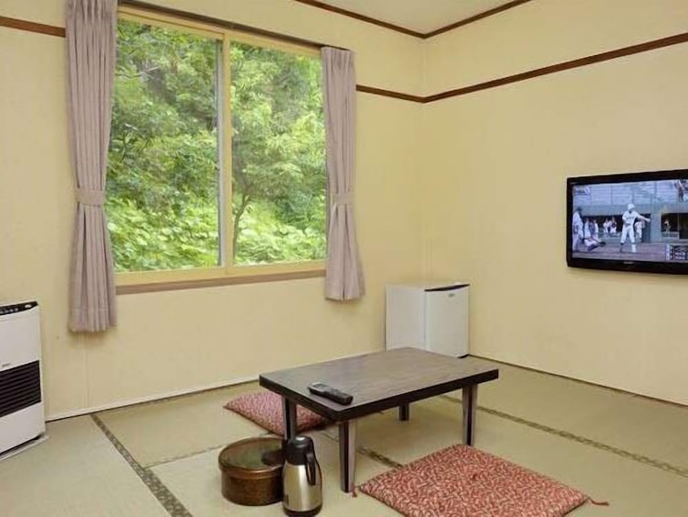 Japanese Style Twin Room, Shared Bathroom photo 2