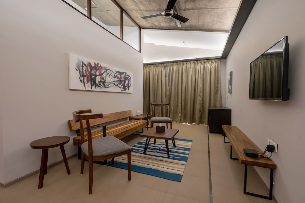Executive Double Room, 1 Bedroom, Non Smoking, Pool Access - Photo 6