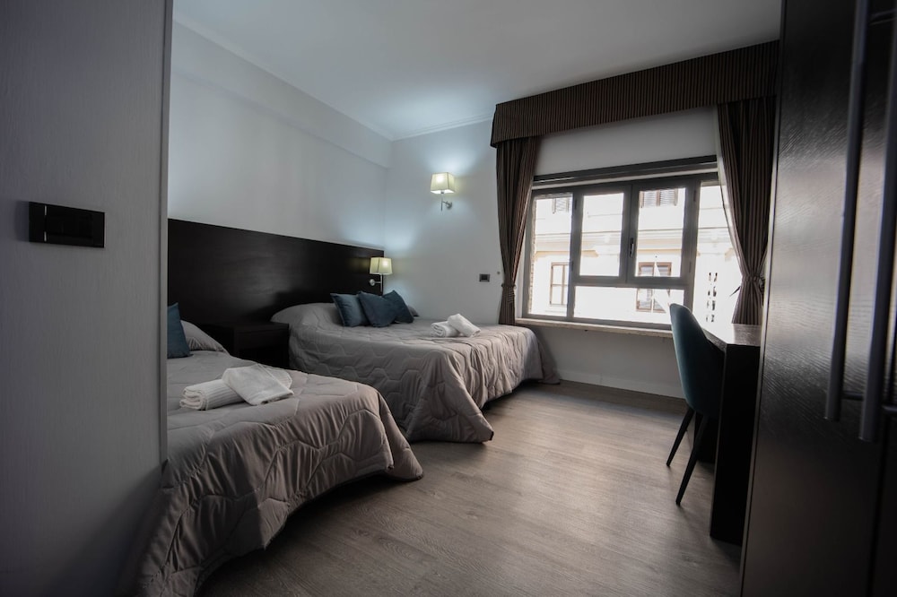 Standard Triple Room photo 3