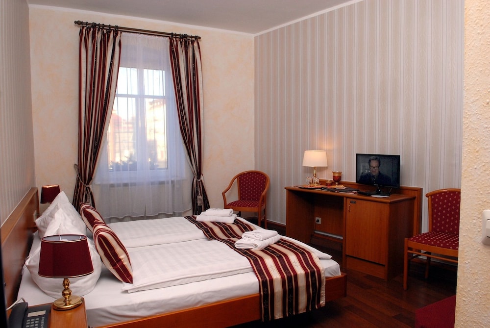 Double Room Single Use, City View