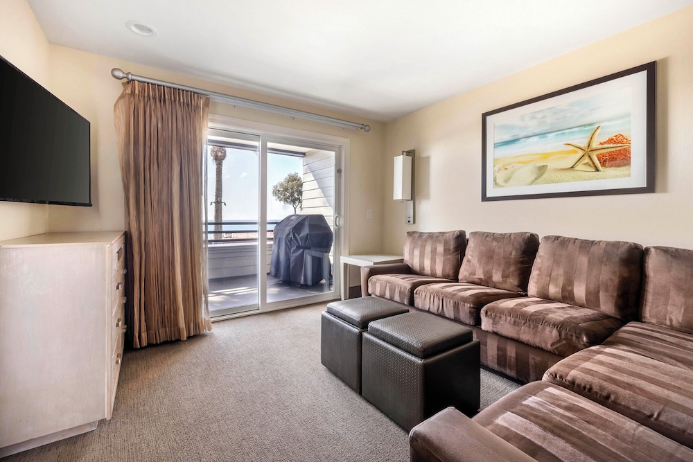 2 Bedroom Ocean View 1 King 2 Twins Suite Balcony