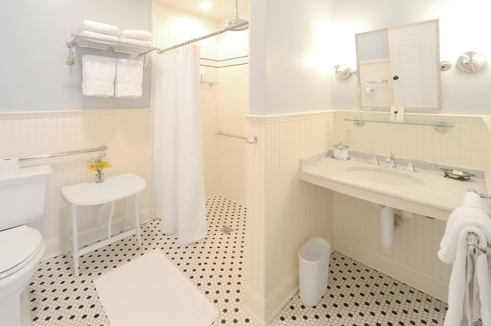 Room, 1 Queen Bed, Non Smoking (Congress Spring Room) photo 2