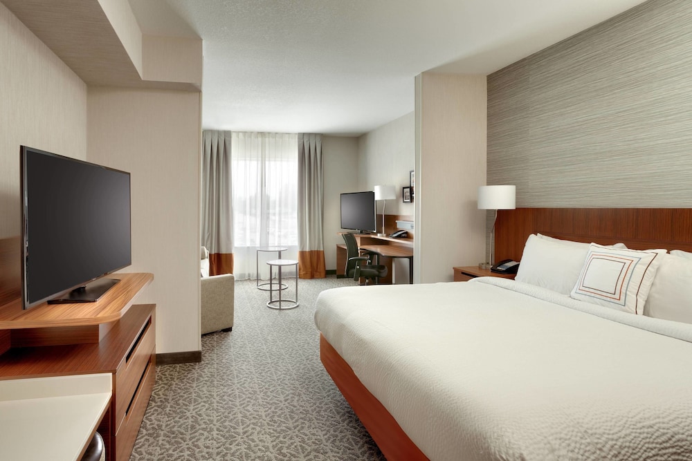 Junior Suite, 1 King Bed with Sofa bed (Hearing Accessible) photo 1