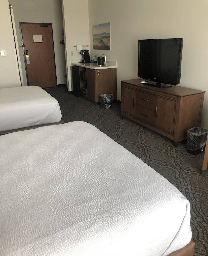 Standard Room, 2 Queen Beds, Non Smoking, Refrigerator & Microwave - Photo 2