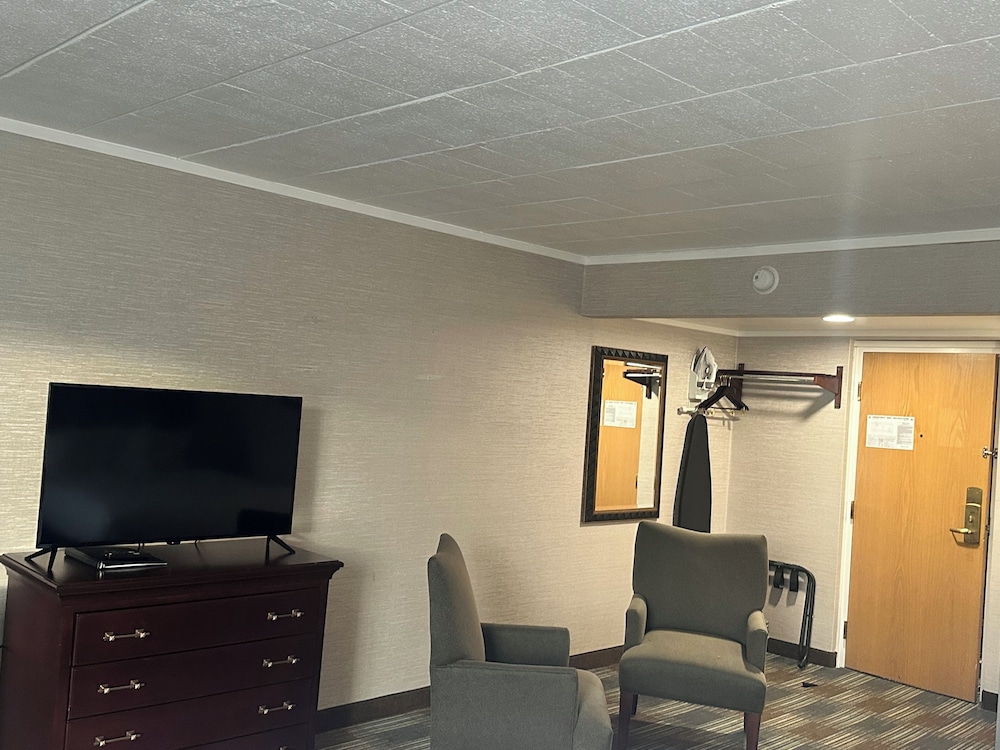 Suite, 2 Queen beds and sofa bed, Non-Smoking, photo 6