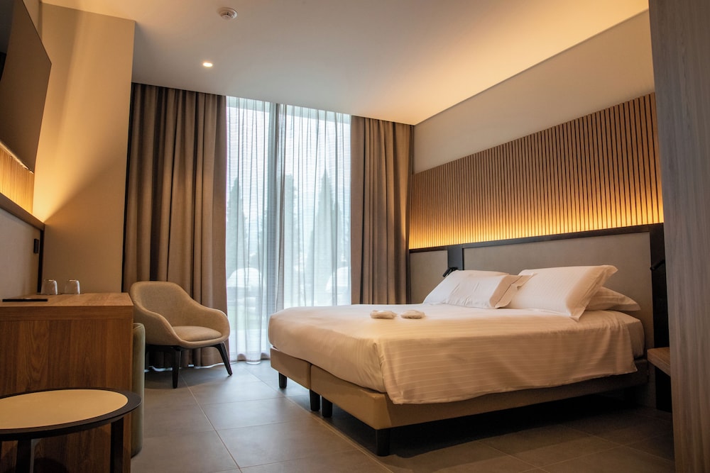 Standard Double or Twin Room, Garden View