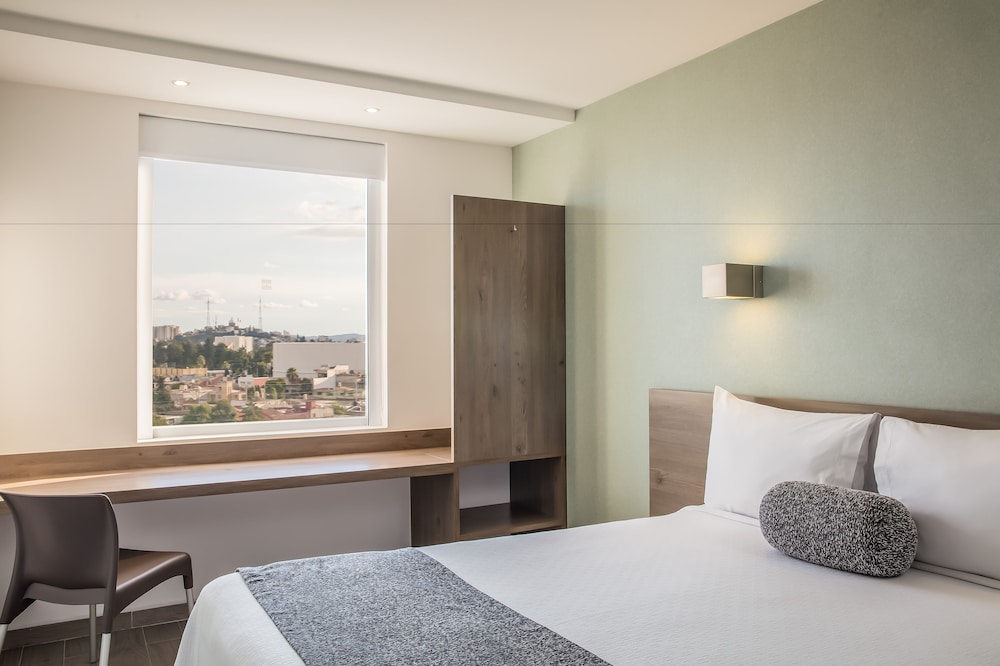 Superior Room, 1 Queen Bed photo 1