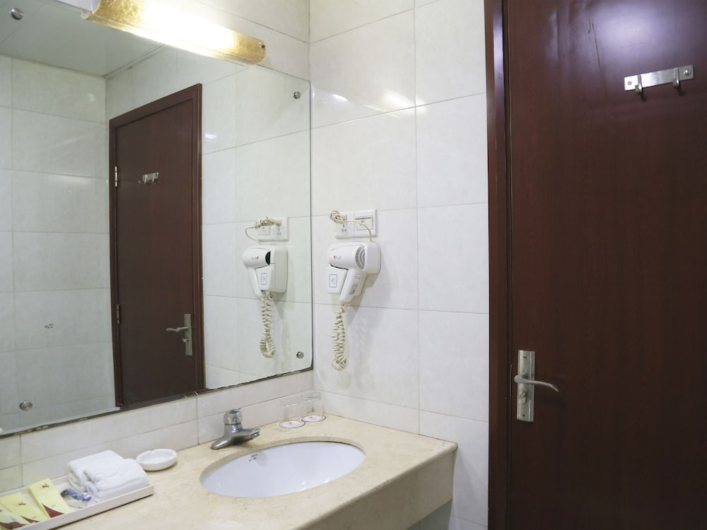 Business Twin Room - Photo 5