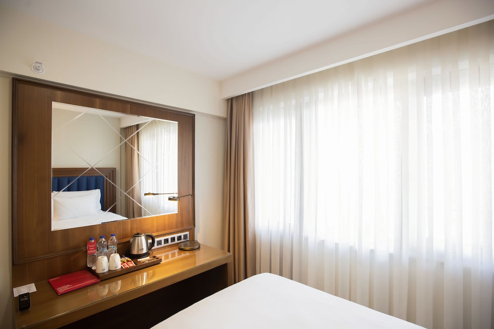 Superior Room, 1 King Bed, City View photo 2