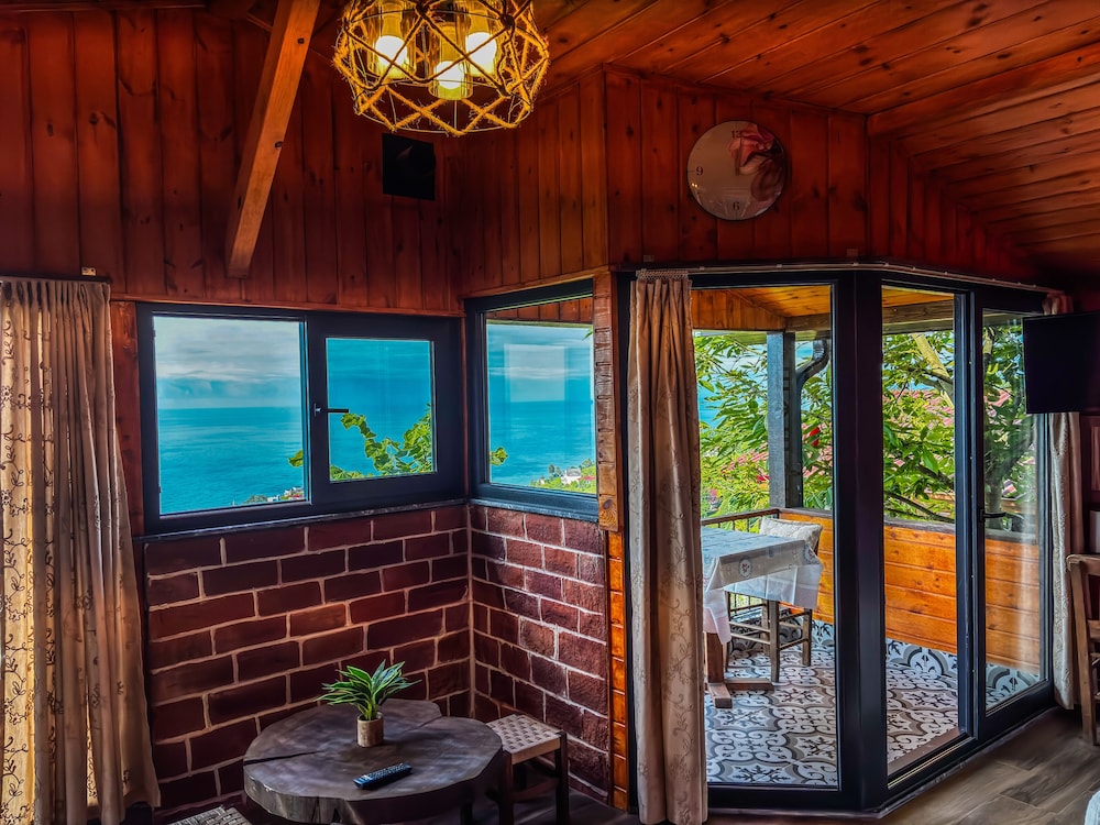 Superior Bungalow photo 1