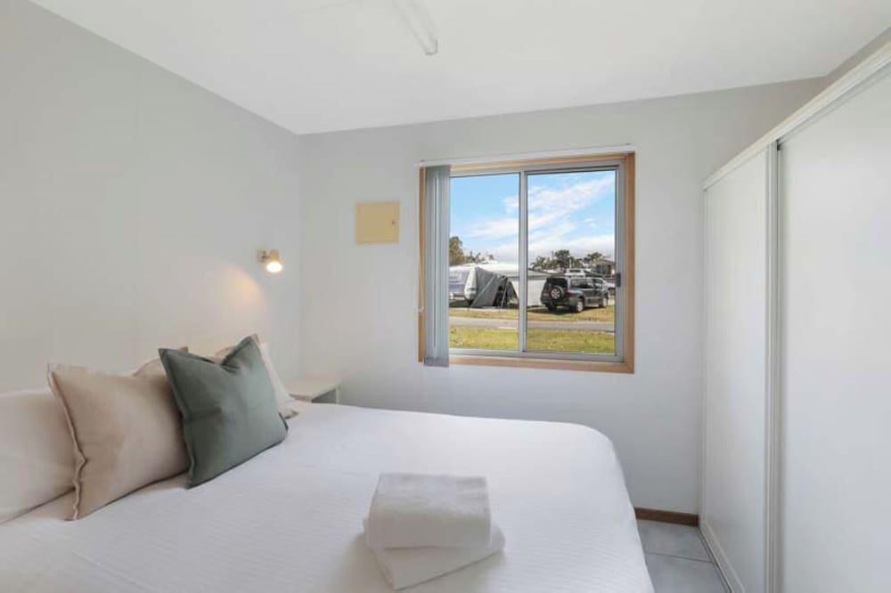 Standard Cabin - Sleeps 4 - Dog Friendly photo 1