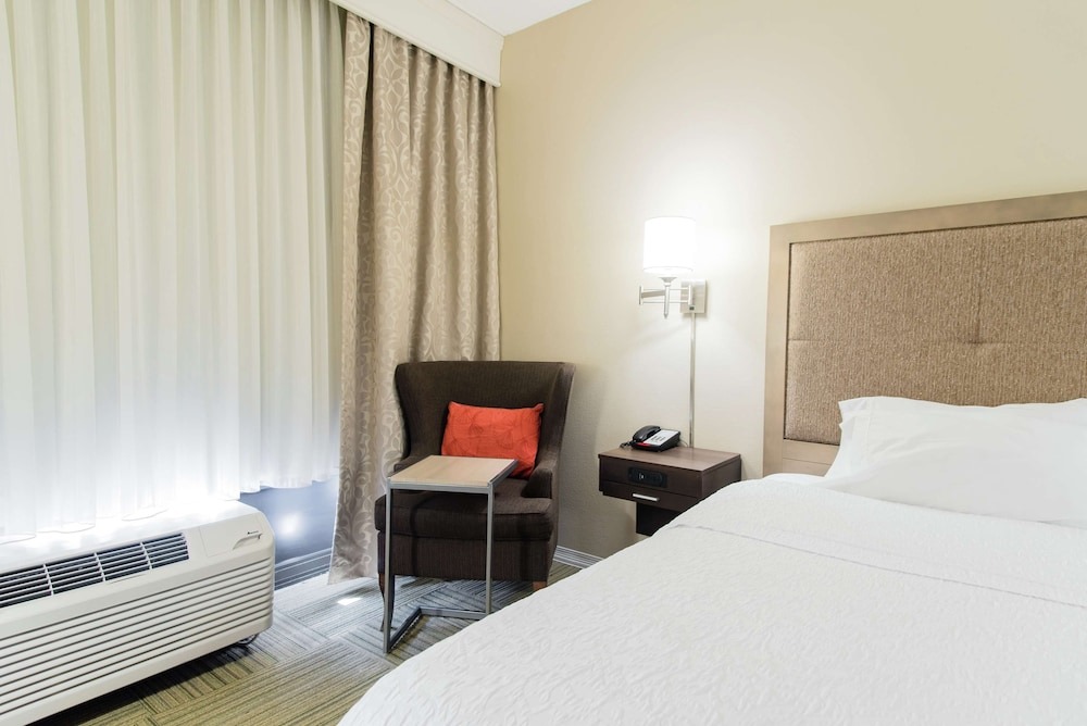 Room, 1 King Bed, Accessible (Hearing) - Photo 4