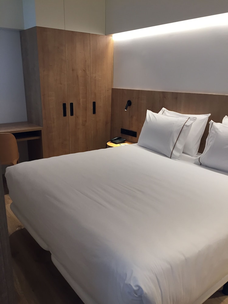 Junior Suite, 1 King Bed with Sofa bed, Courtyard View (2 Adults - 314911601)