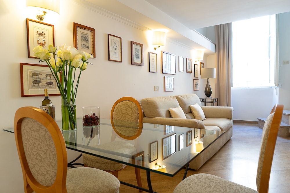 Classic Apartment photo 3