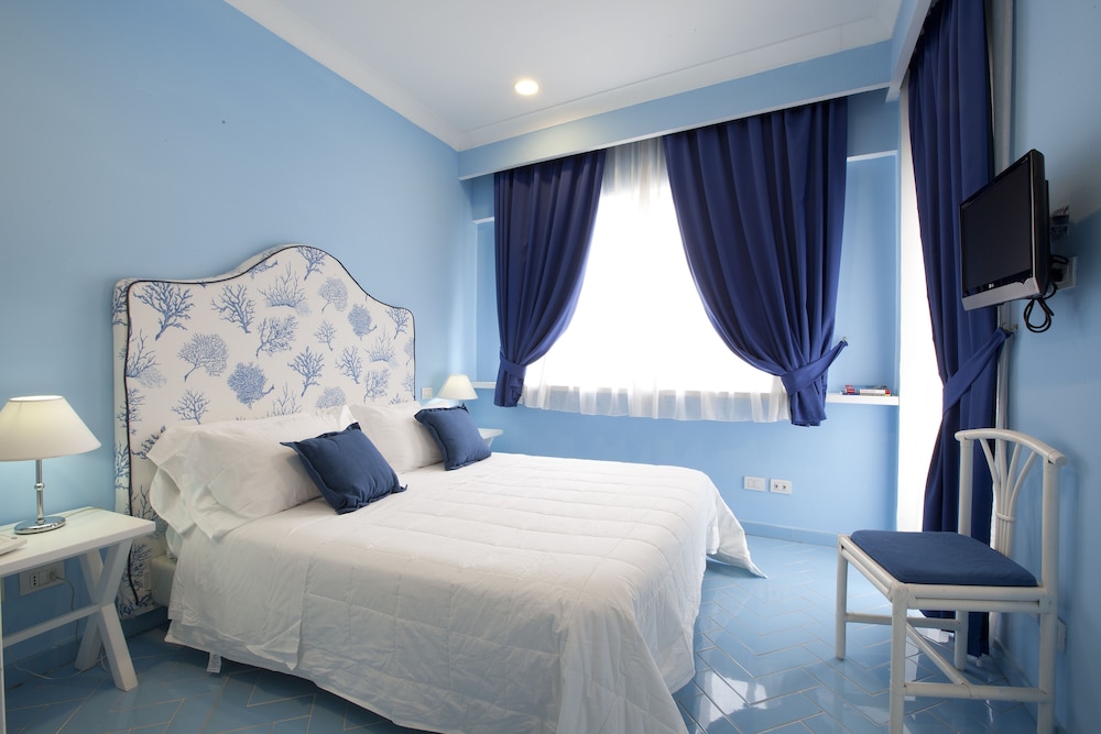 Superior Double or Twin Room, Balcony, City View photo 3