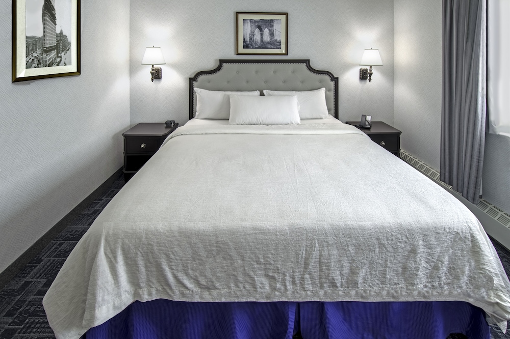 Standard Room, 1 King Bed, Non Smoking - Photo 3