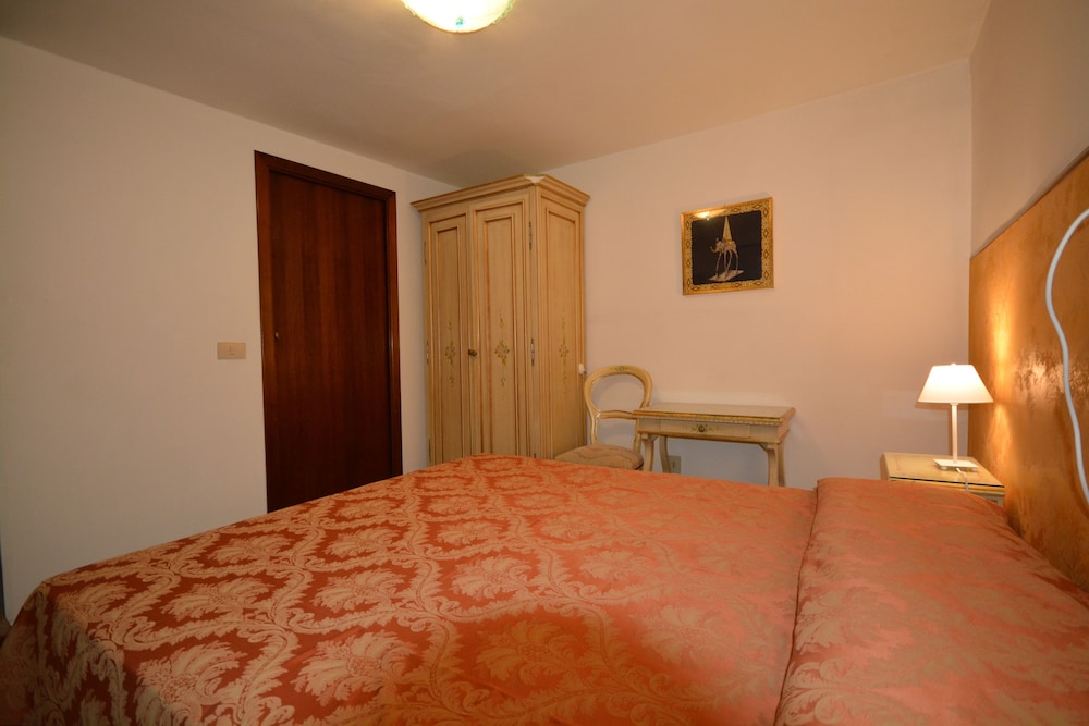Deluxe Double Room, Terrace, City View photo 2