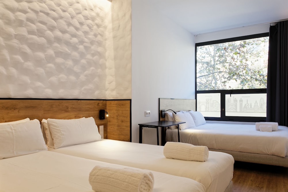 Standard Quadruple Room, City View photo 3
