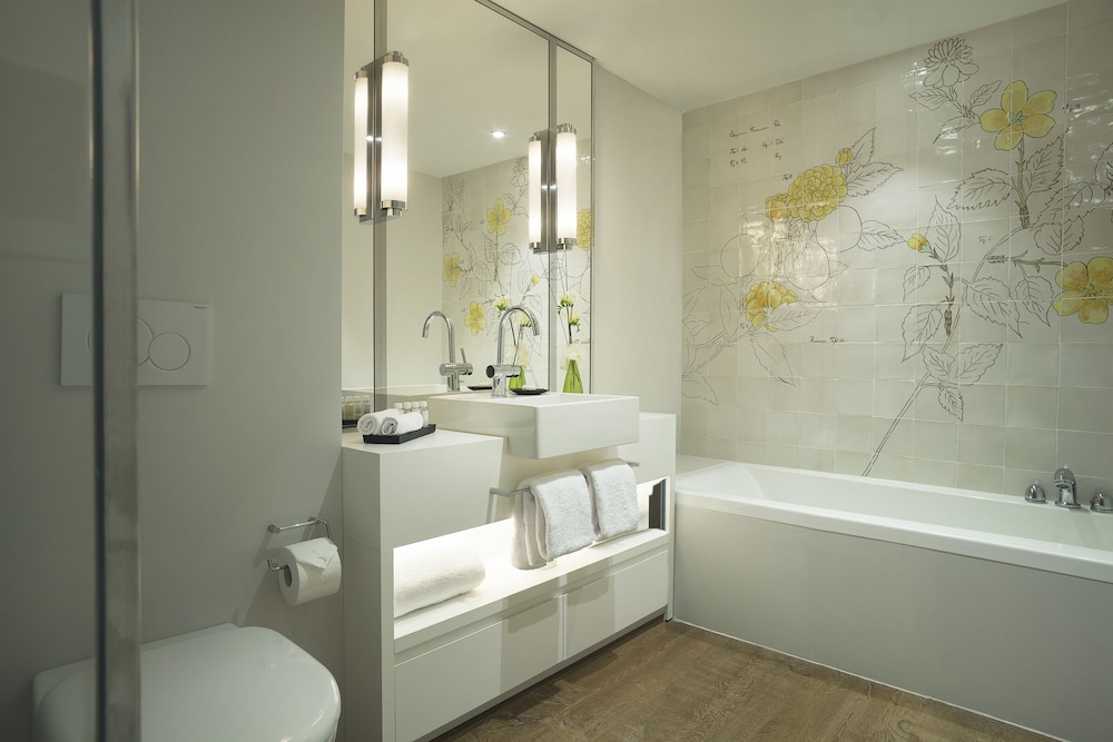 Superior Room, 1 King Bed, Terrace photo 3