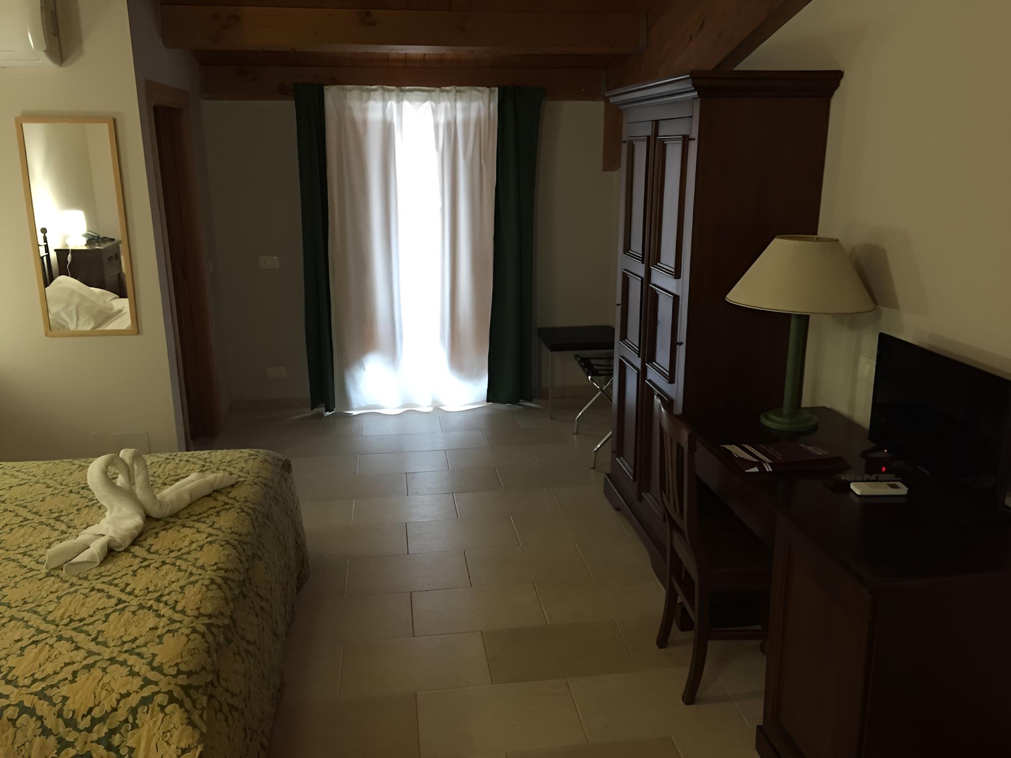 Triple Room, Ensuite photo 2