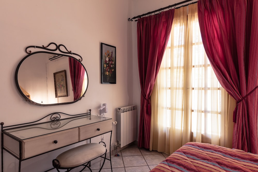 Two Bedroom Apartment with Garden View photo 2