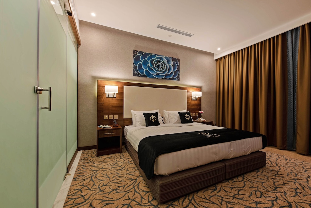Deluxe Room King - Photo 2