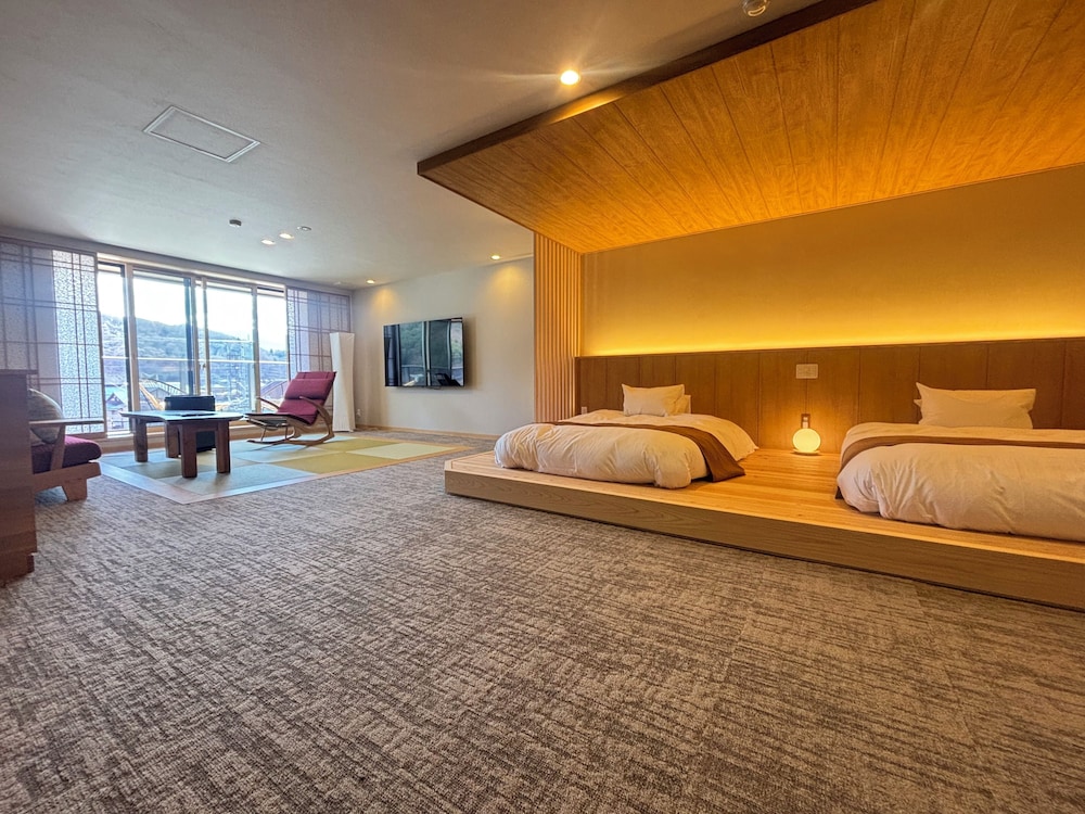 Superior Twin Room, Lanai, Mountain View