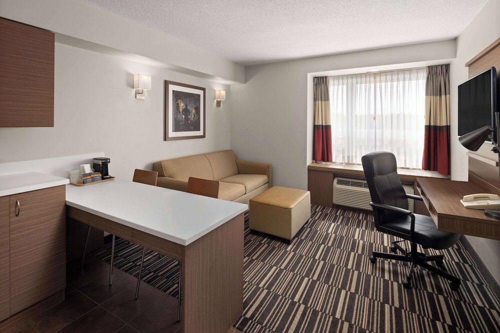 Suite, 1 Queen Bed, Non Smoking photo 1