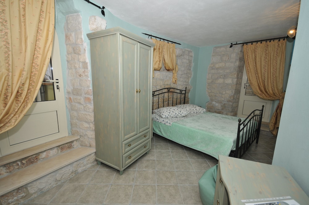 Standard Double Room - Photo 10