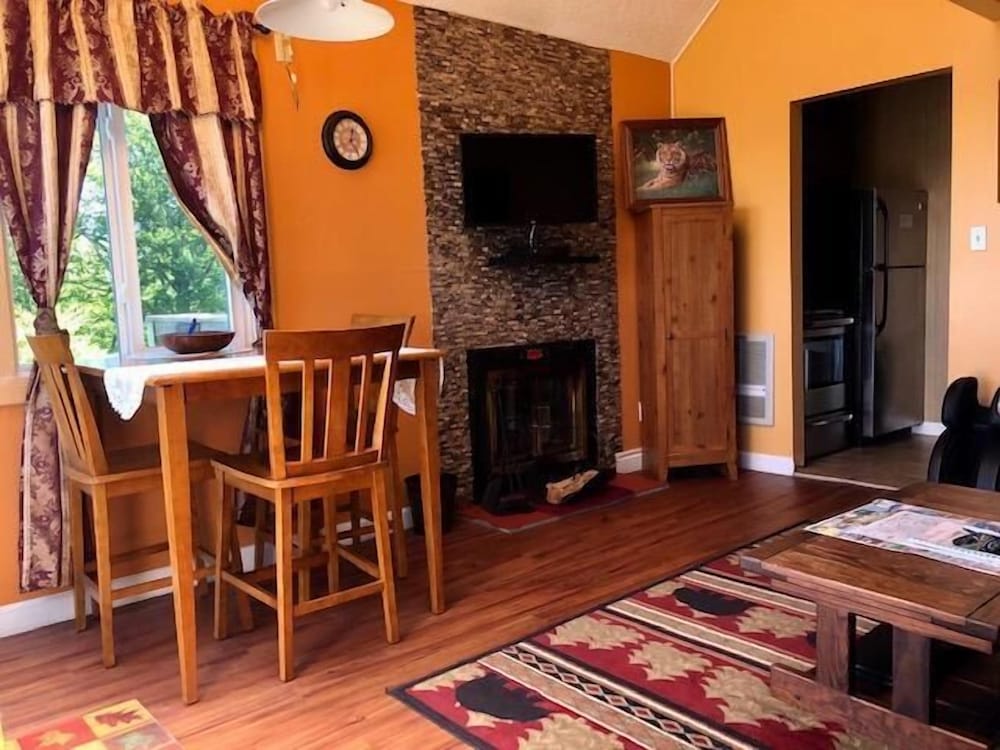 Condo, 2 Queen Beds (Sugar Ski & Country Club Unit 11-203 ) photo 2