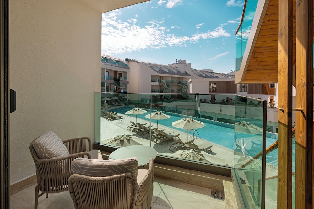 Superior Pool Access photo 3