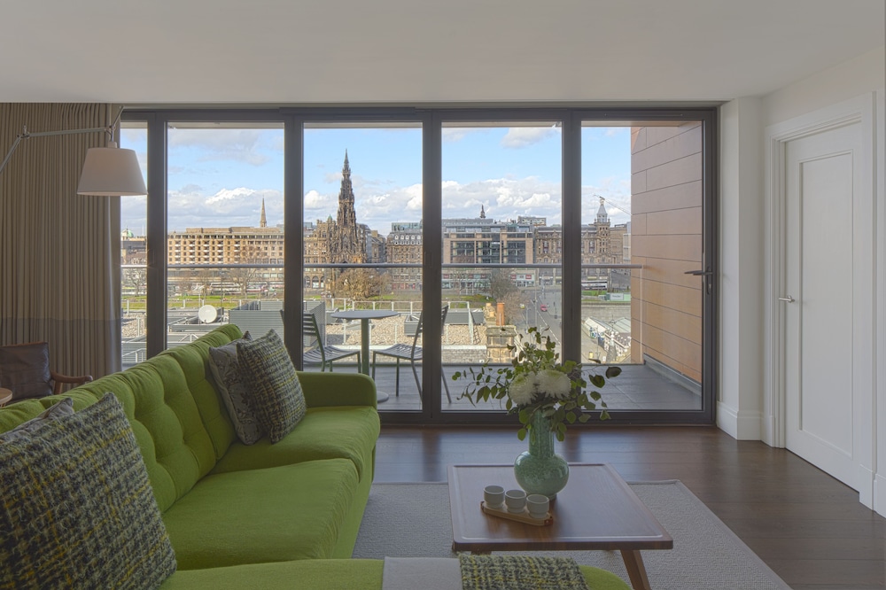 Deluxe Two Bedroom Apartment With Balcony