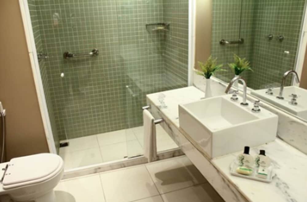Executive Room thumbnail 5