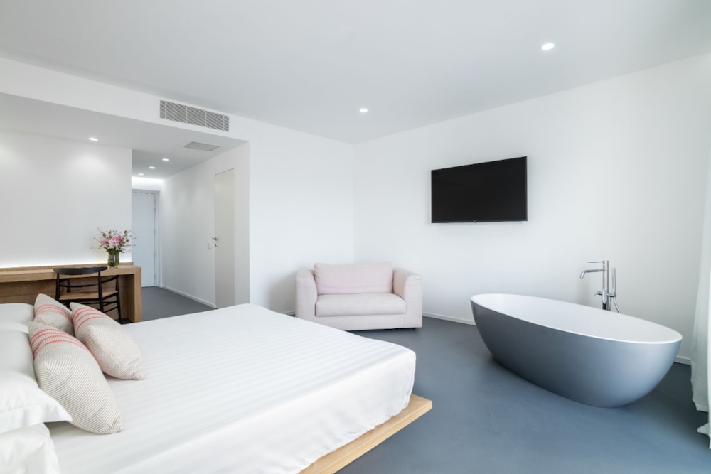 Romantic Studio Suite - Photo 2
