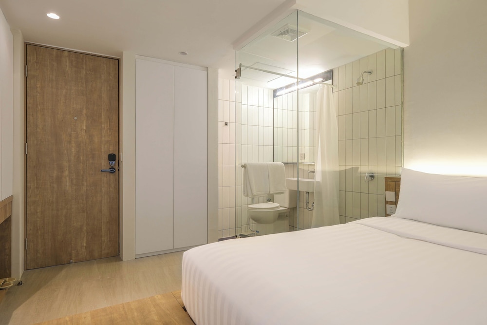 Standard Room, 1 King Bed
