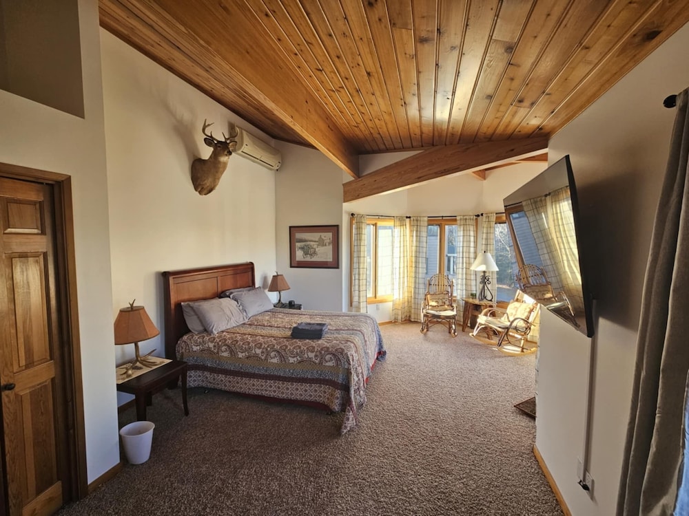 Deer Room at Bear Mountain Lodge photo 1