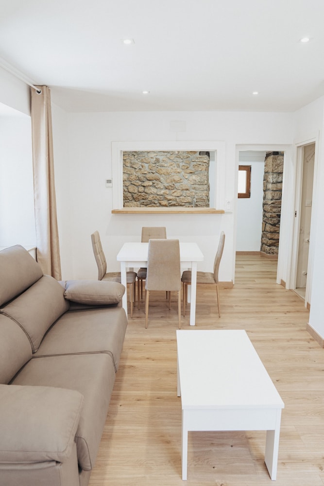 Apartamento, con baño privado