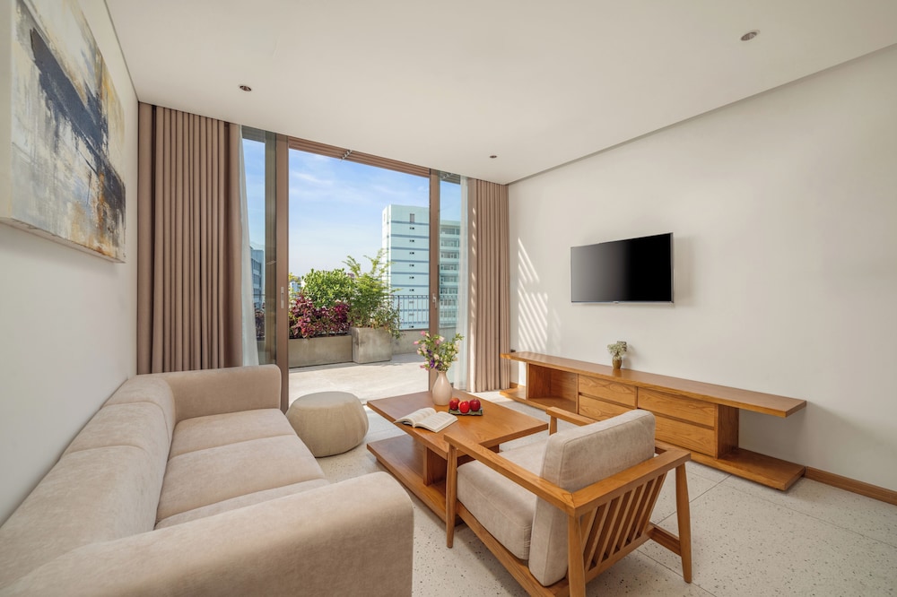 Premium Penthouse, Balcony, City View