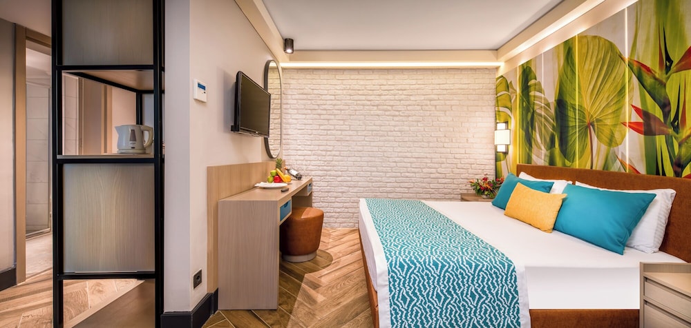 Superior Room, 1 Bedroom, Non Smoking, Courtyard View photo 3