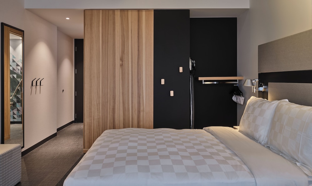 Classic Room, 1 Queen Bed with Sofa bed photo 2