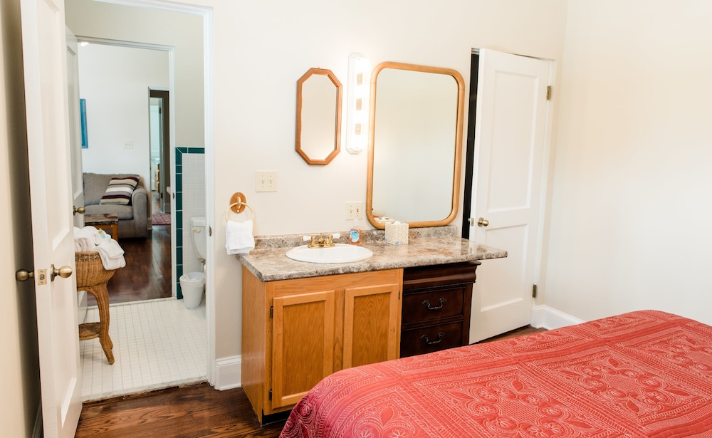 Deluxe Suite, Kitchen, Lake View photo 3