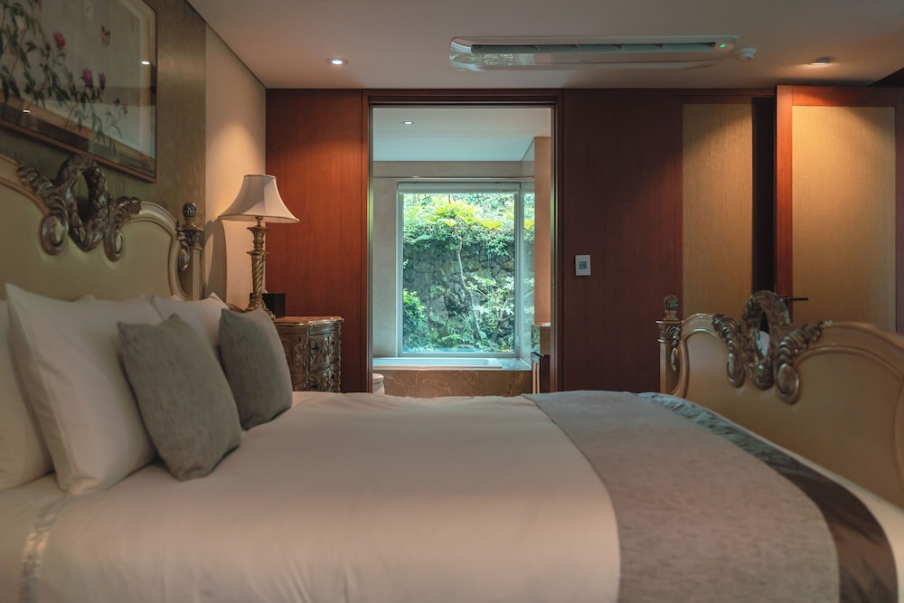 Presidential Villa, Multiple Beds photo 3